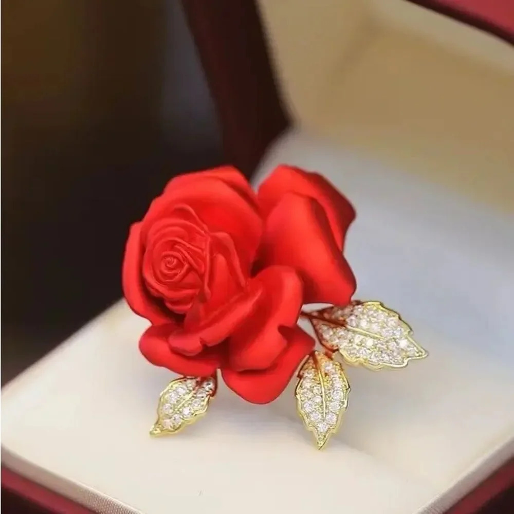 VQ Flower Brooch - Picture 2 of 7